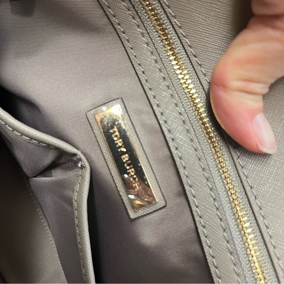 Tory Burch Robinson small tote NWOT - Picture 8 of 10